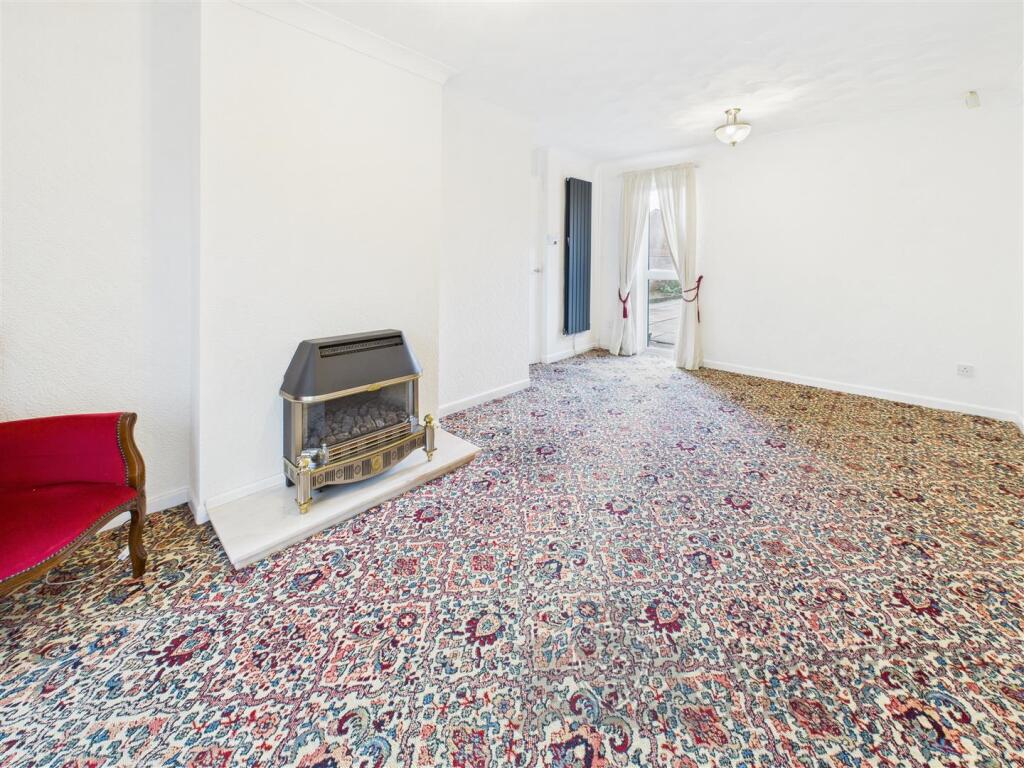 12 Grant Close internal property image 3