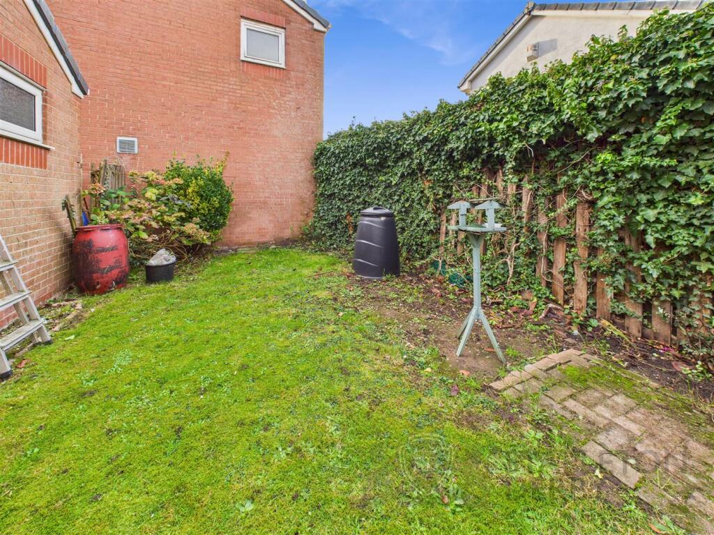 12 Grant Close external property image 3