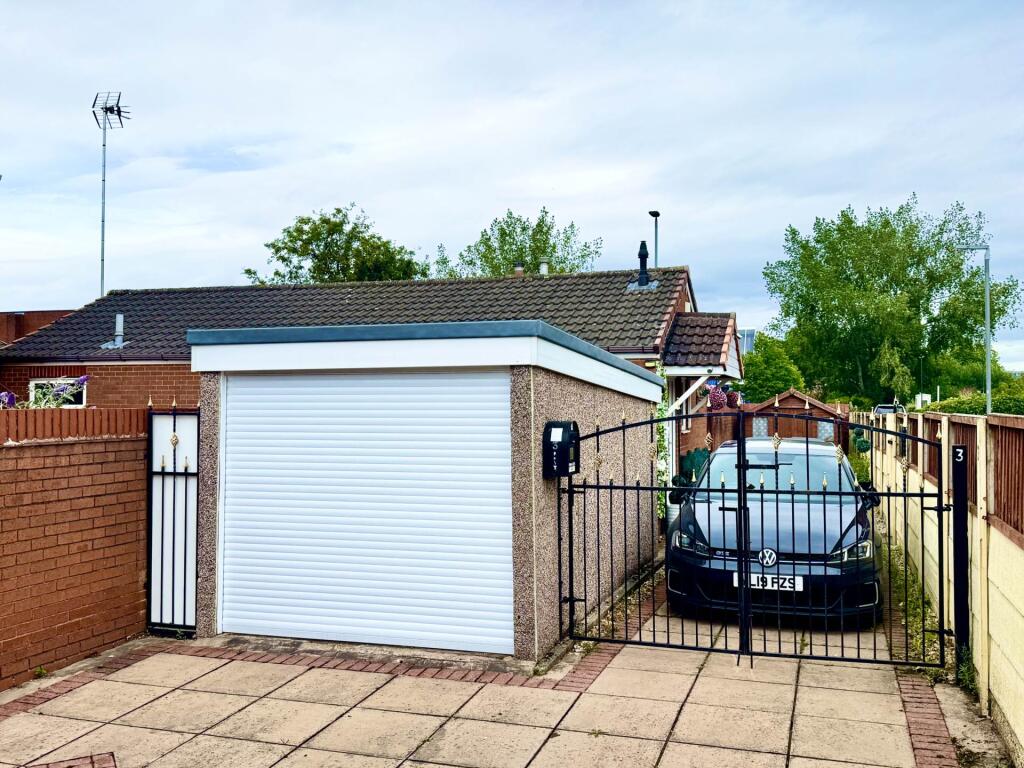 3 Standen Close St Helens WA10 2AU external property image 3