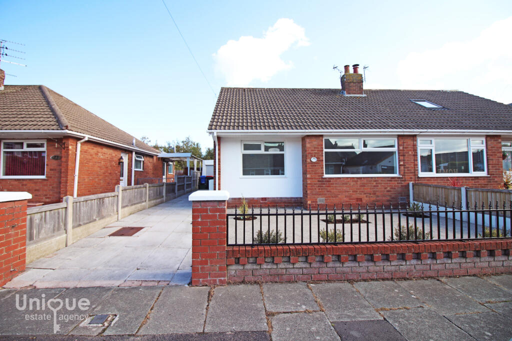 35 Blenheim Drive external property image 5