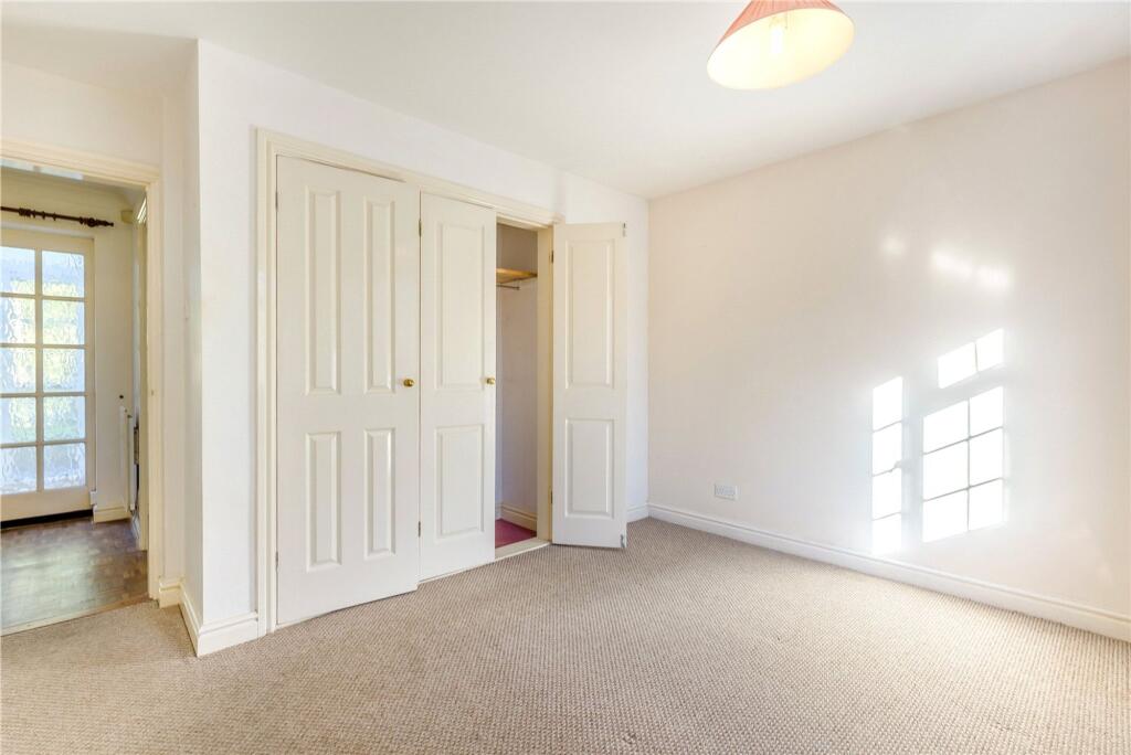 48 Harley Close internal property image 7