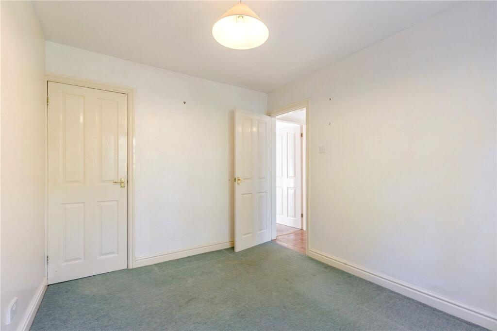 48 Harley Close internal property image 9
