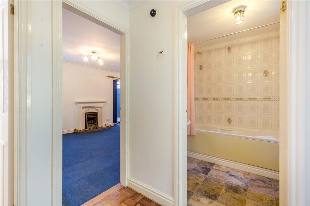 48 Harley Close internal property image 11