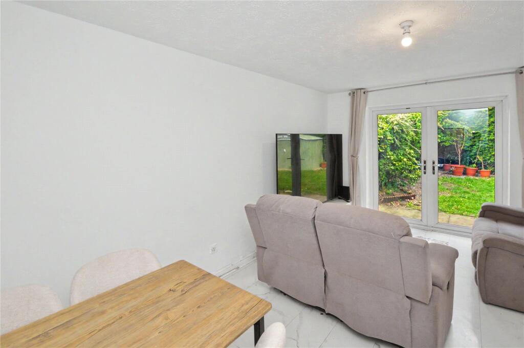 7 Thorpe Gardens internal property image 2