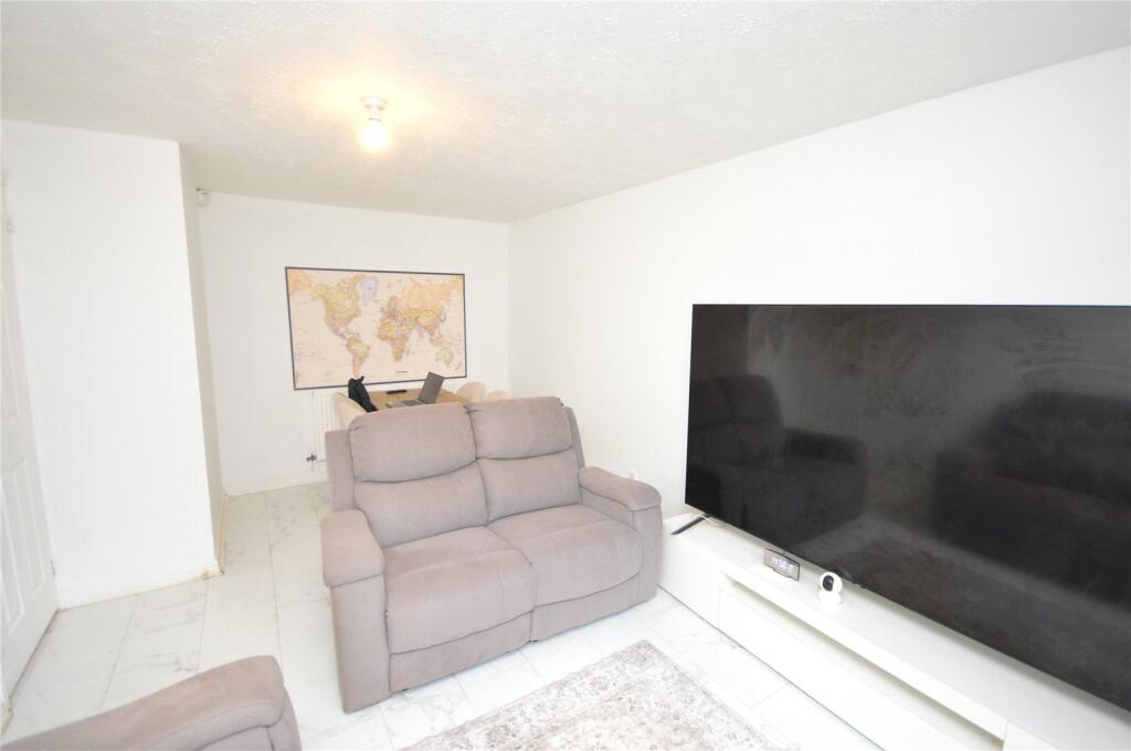 7 Thorpe Gardens internal property image 3